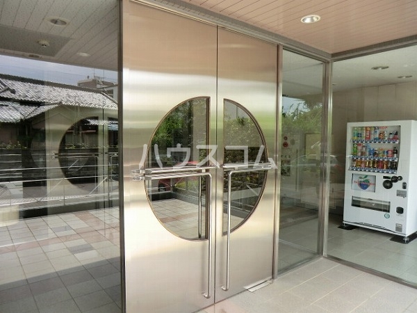 18/21 エントランス