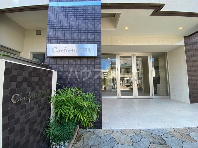 23/30 エントランス