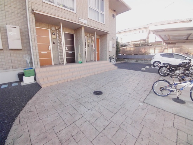 24/30 エントランス