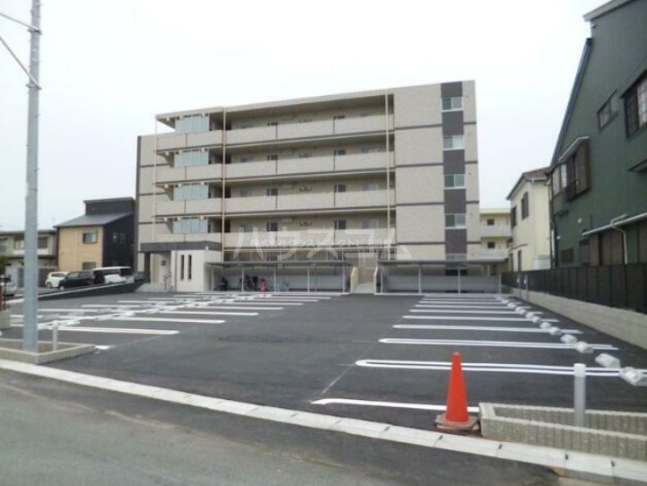18/28 駐車場