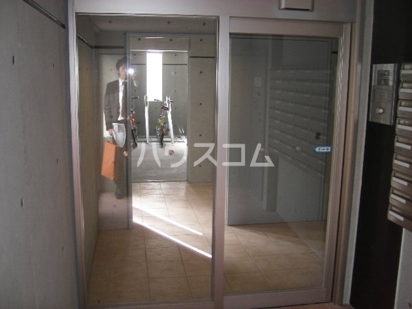 16/25 エントランス