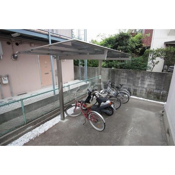 16/23 エントランス