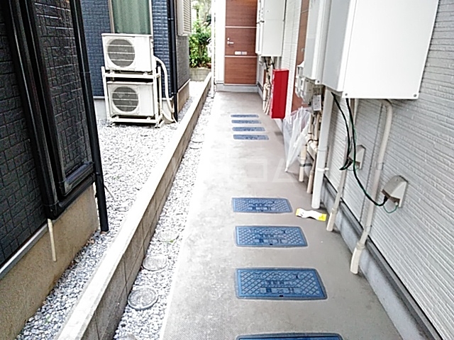 23/30 エントランス