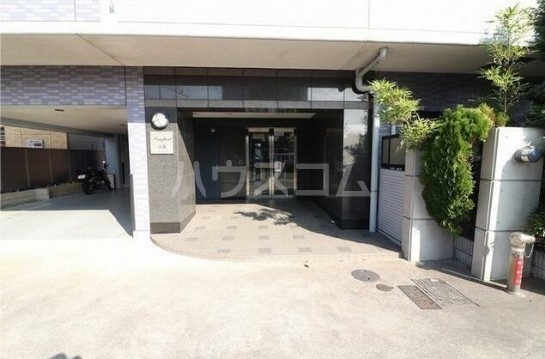 13/22 エントランス