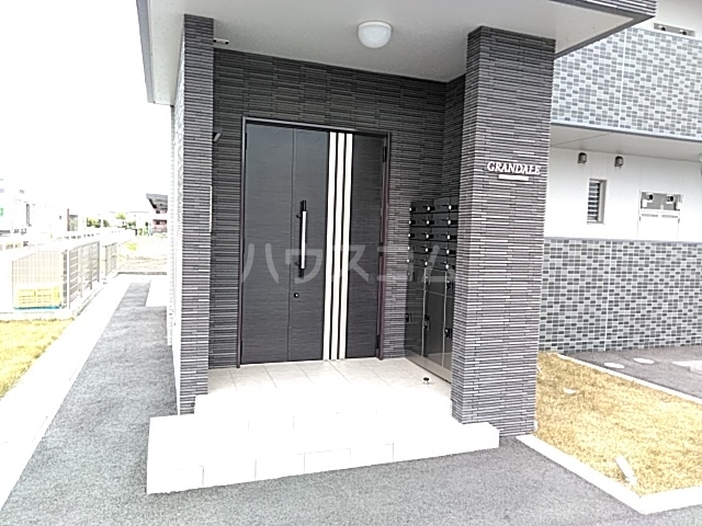 24/30 エントランス