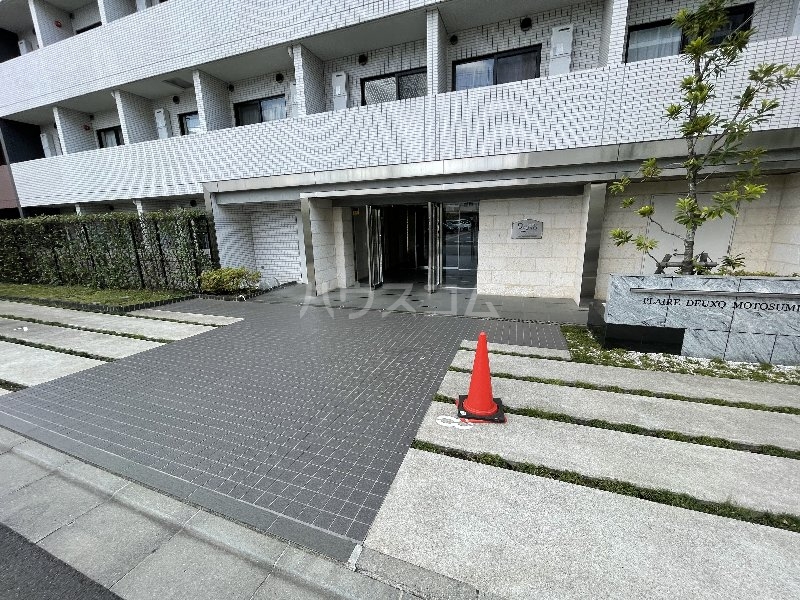 21/30 エントランス