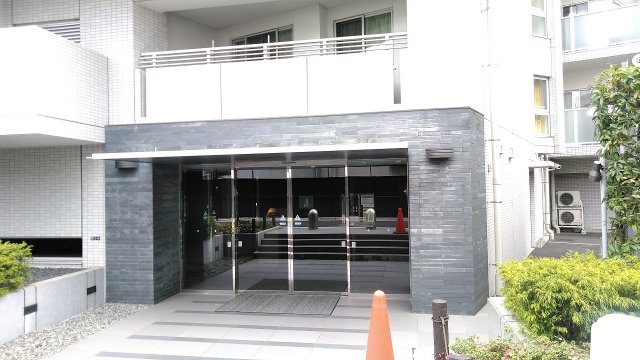 22/30 エントランス