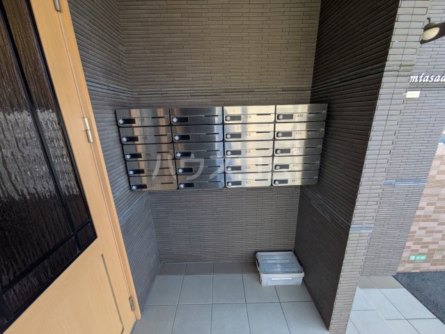 26/30 エントランス