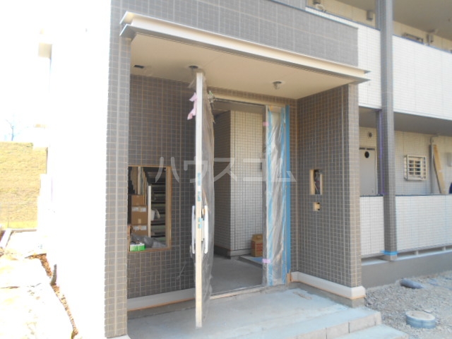 16/23 エントランス