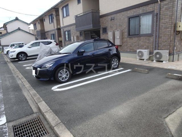 28/30 駐車場