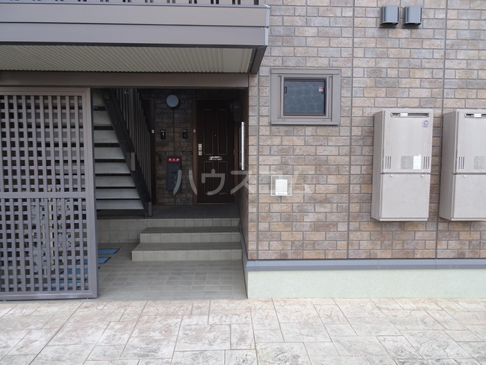 27/30 エントランス