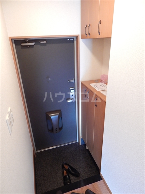 13/28 玄関