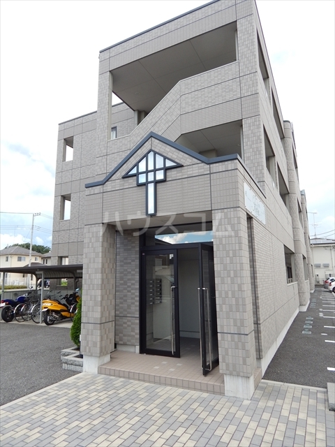 27/28 エントランス