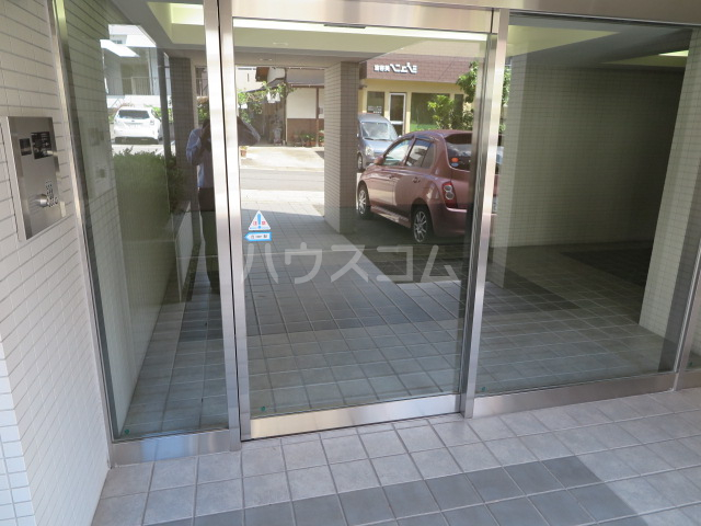 28/30 エントランス