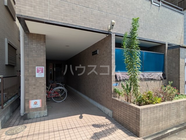 27/30 エントランス