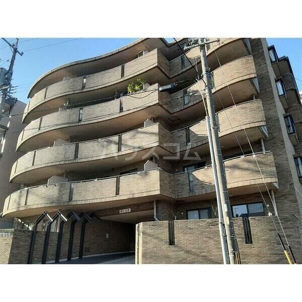 19/26 エントランス