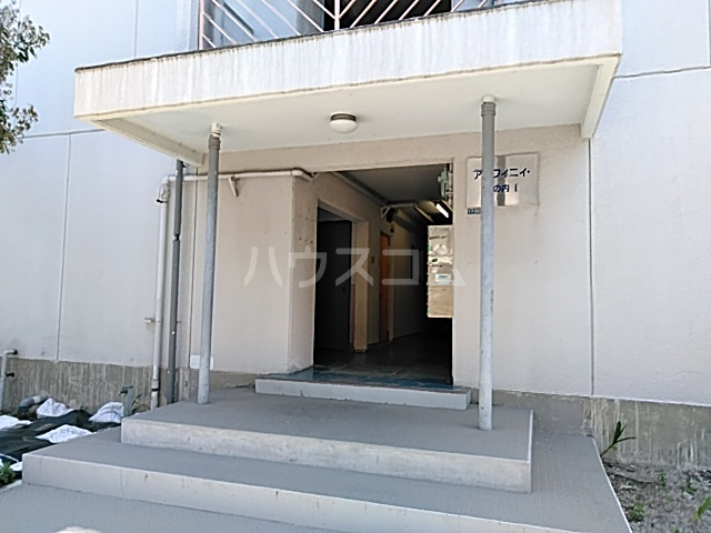 28/30 エントランス