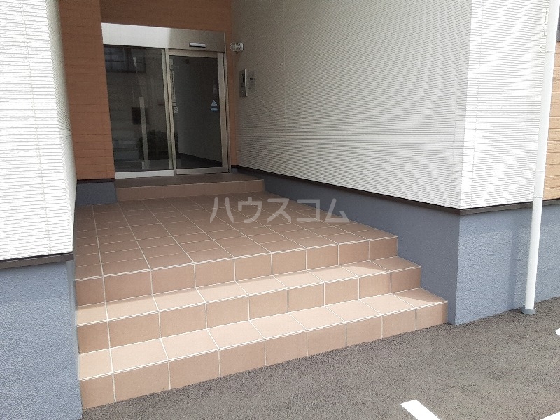 23/30 エントランス