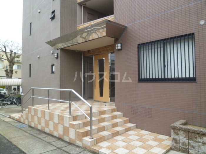 16/25 エントランス