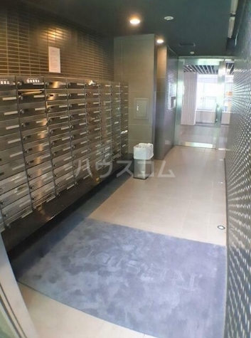 14/17 エントランス