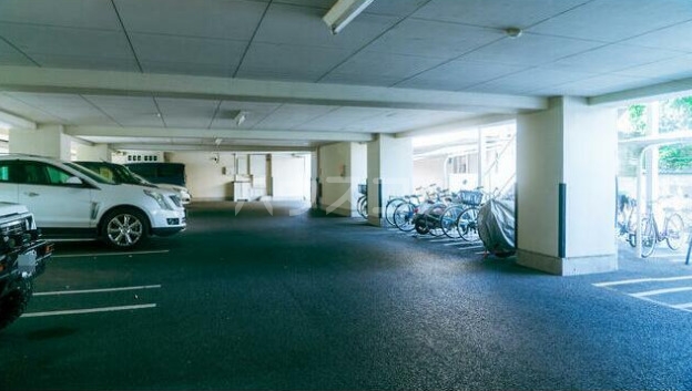 28/30 駐車場