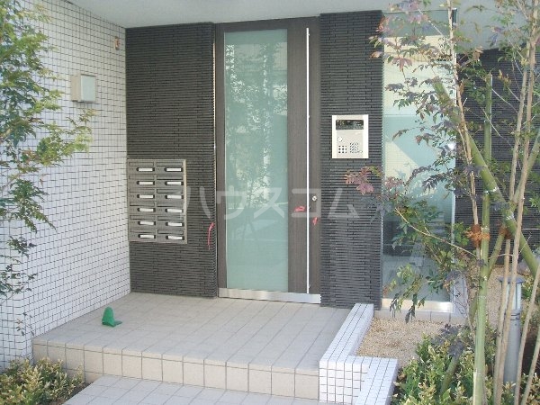 22/30 エントランス