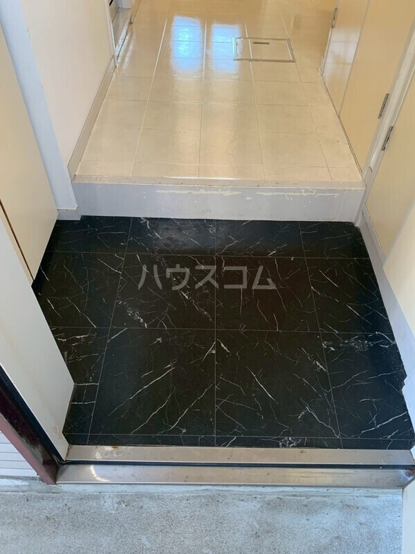 17/30 玄関
