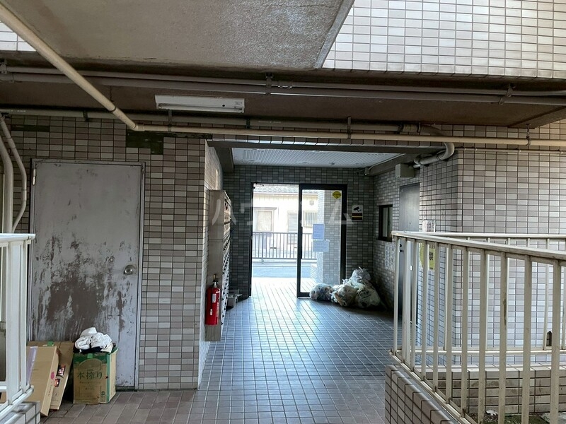 28/30 エントランス