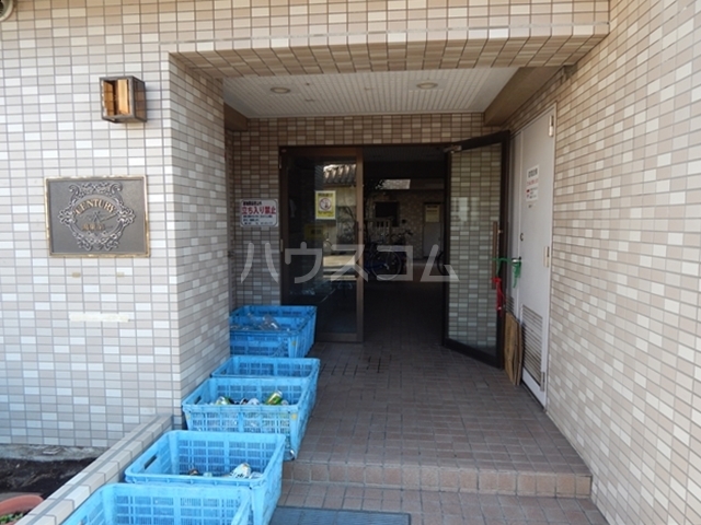 27/30 エントランス