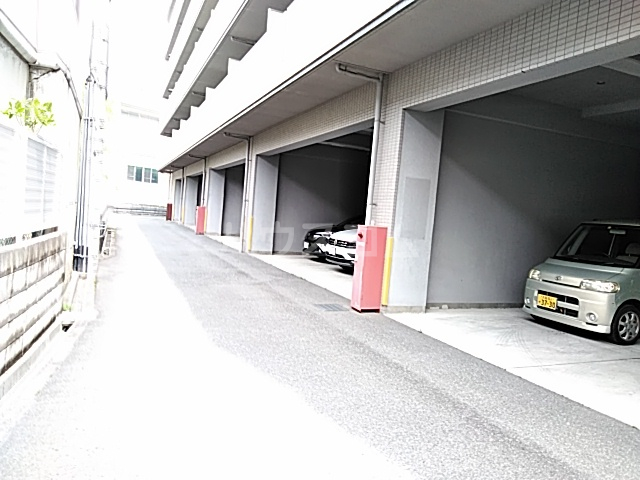 28/30 駐車場