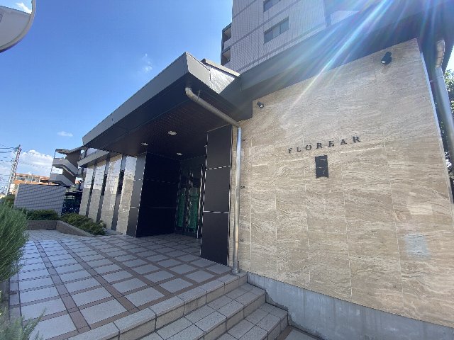 28/30 エントランス