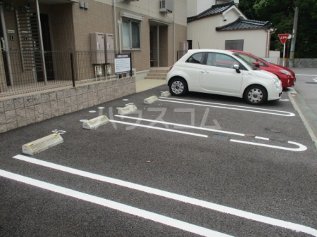 27/30 駐車場