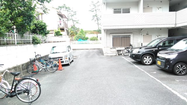 2/4 駐車場