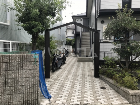 21/30 エントランス