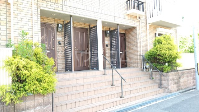 28/30 エントランス