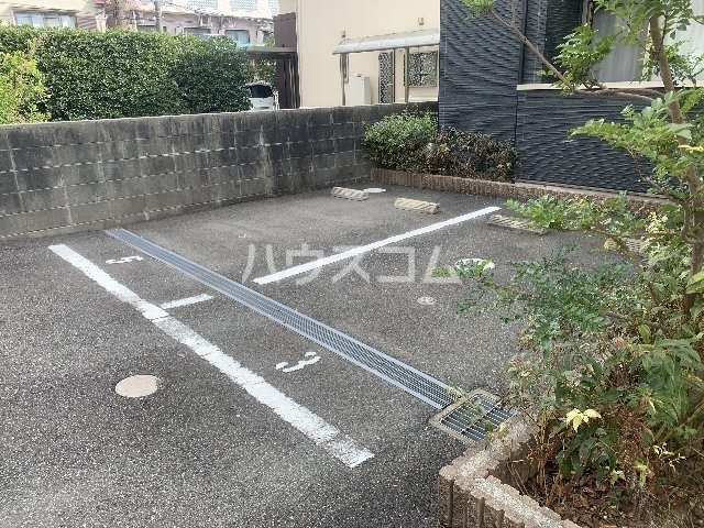 26/30 駐車場