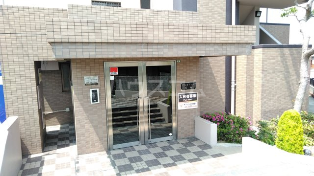 28/30 エントランス