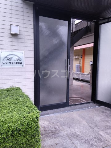 23/30 エントランス