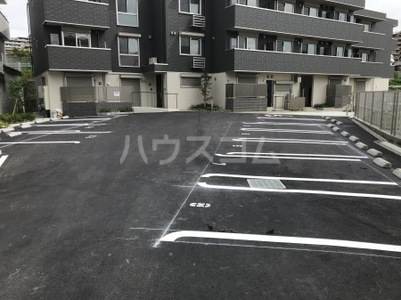 26/28 駐車場