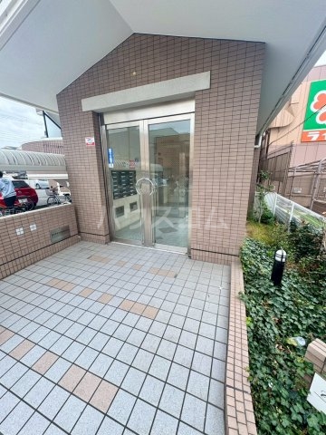 18/28 エントランス