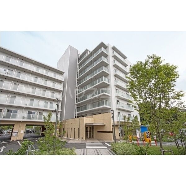 18/23 エントランス