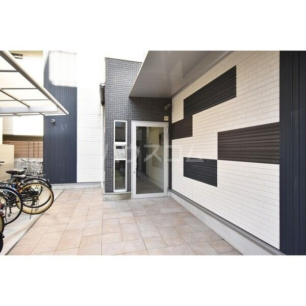 15/23 エントランス