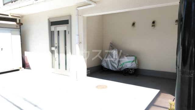 24/30 エントランス