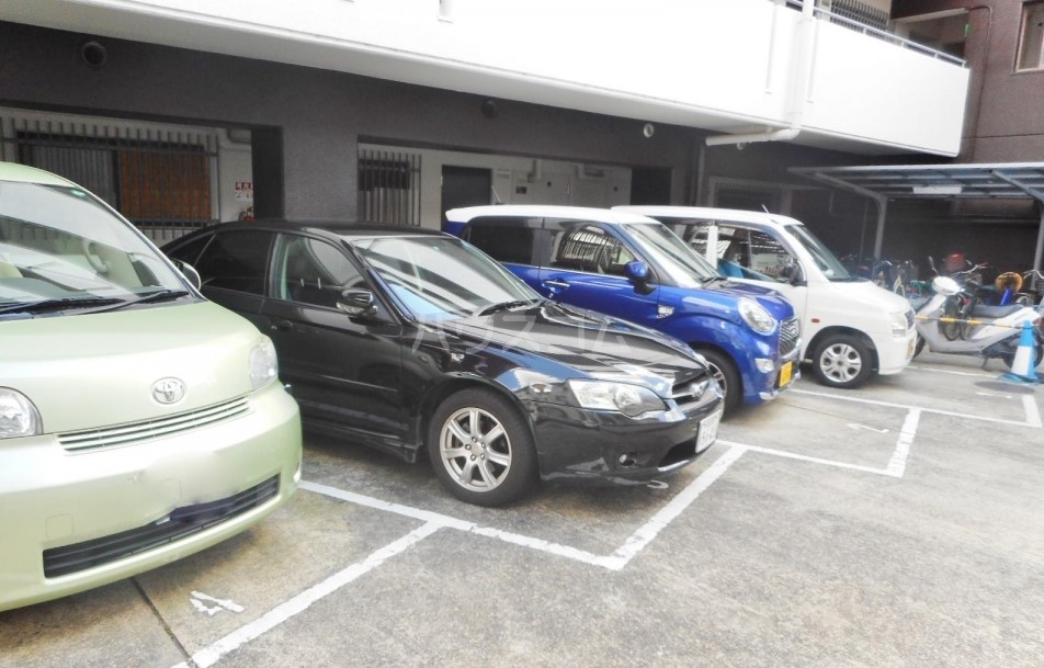 23/30 駐車場