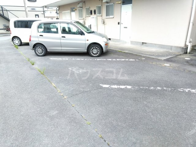 23/30 駐車場