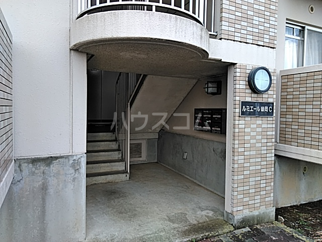 28/30 エントランス