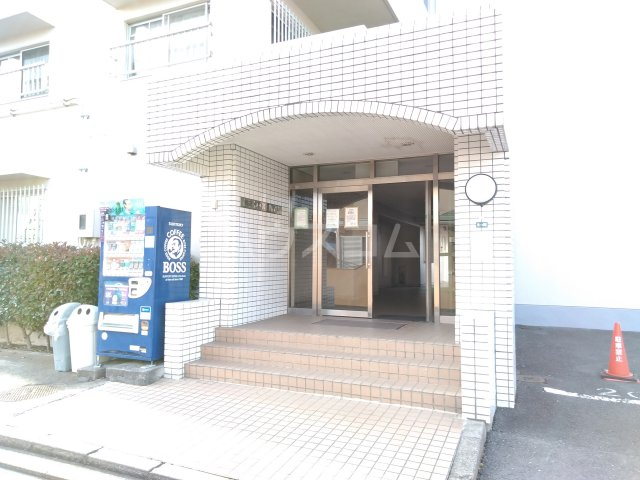 25/29 エントランス