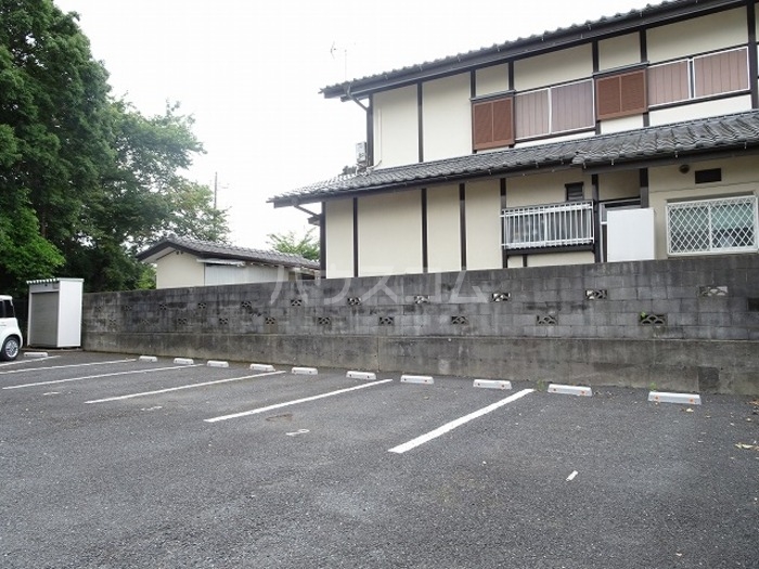 18/27 駐車場