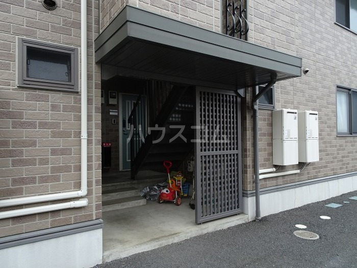 16/19 エントランス