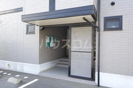 18/26 エントランス